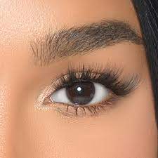 Mini Queen Eyelashes 01